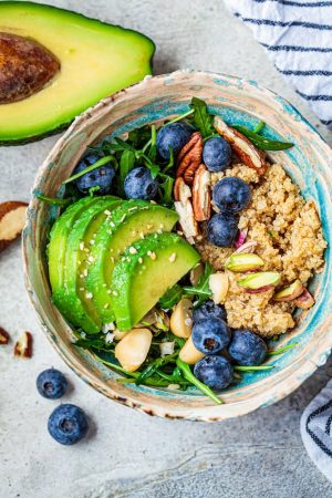 Quinoa Salat mit Avocado